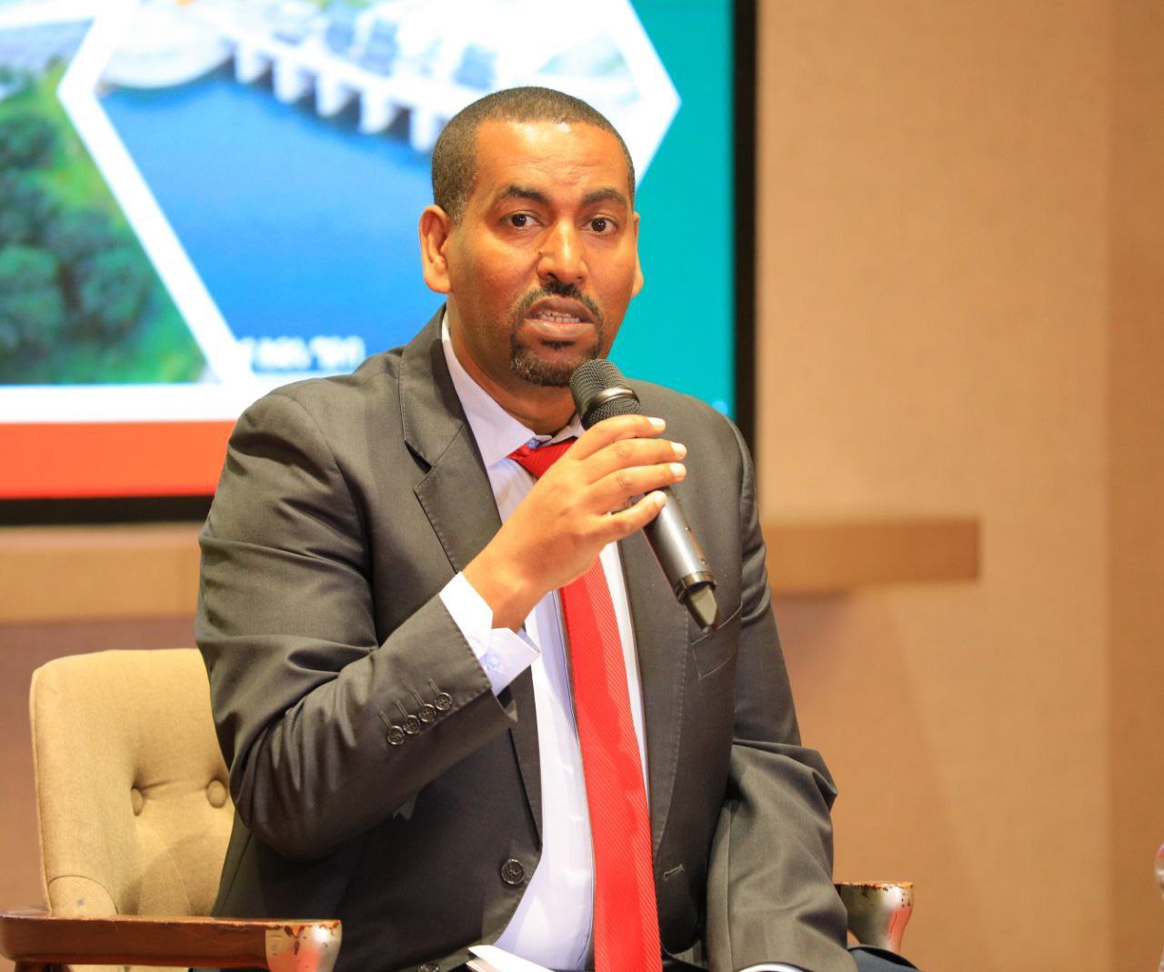 ተቋሙ ለመገናኛ ብዙኃን ጋዜጣዊ መግለጫ እየሰጠ ነው