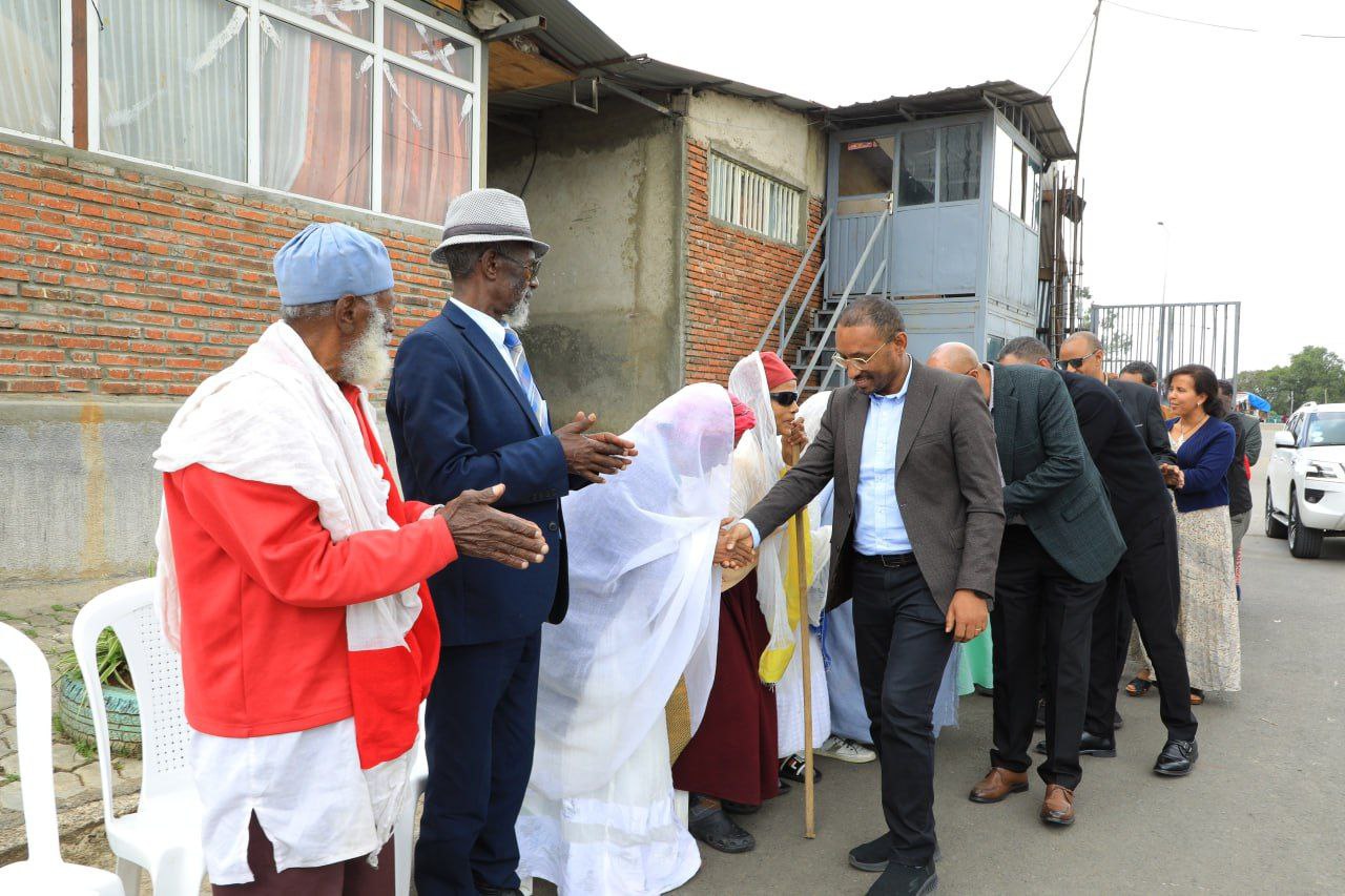 ተቋሙ ከ2 ነጥብ 9 ሚሊዮን ብር በላይ በማውጣት በመቄዶኒያ የማዕድ ማጋራት አደረገ