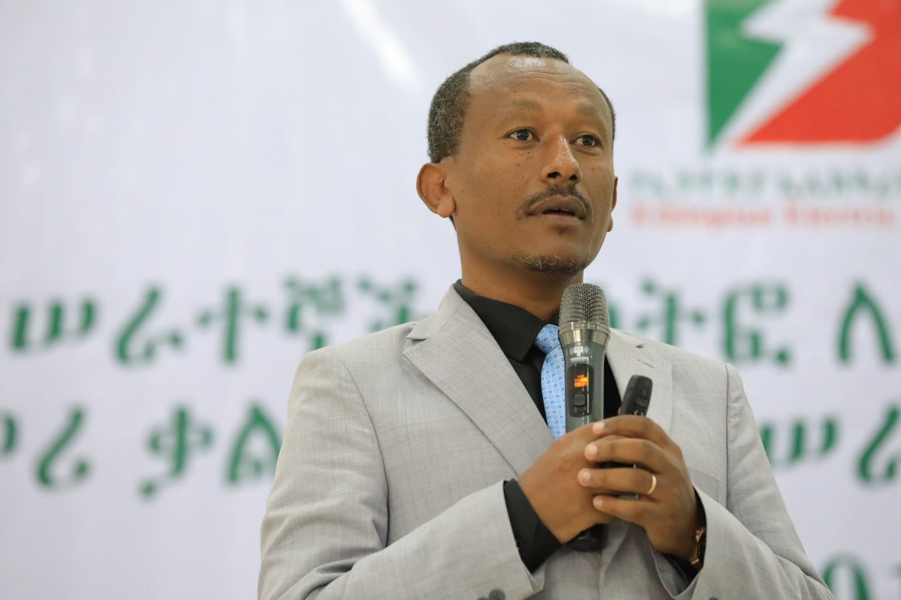 ሠራተኛው የሥነ ምግባር መርሆዎችን በማክበር ሥራውን ማከናወን አለበት