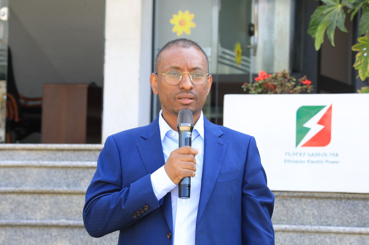 ሁሉም ሠራተኛና አመራር በመደመር መንፈስ ለሰንደቅ ዓላማ ክብር በትጋት መስራት አለበት